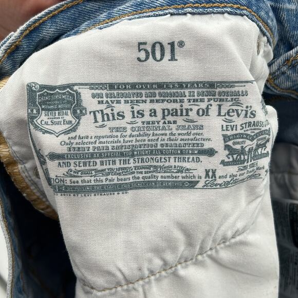 Levi's 501 Cut off Denim Shorts with hidden Button Fly - Light Wash - 31 - Picture 3 of 8